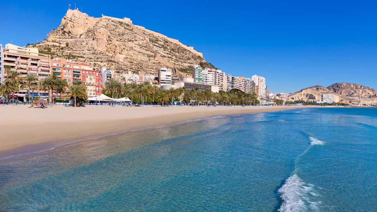 Alicante – Postiguet Beach and Santa Bárbara Castle