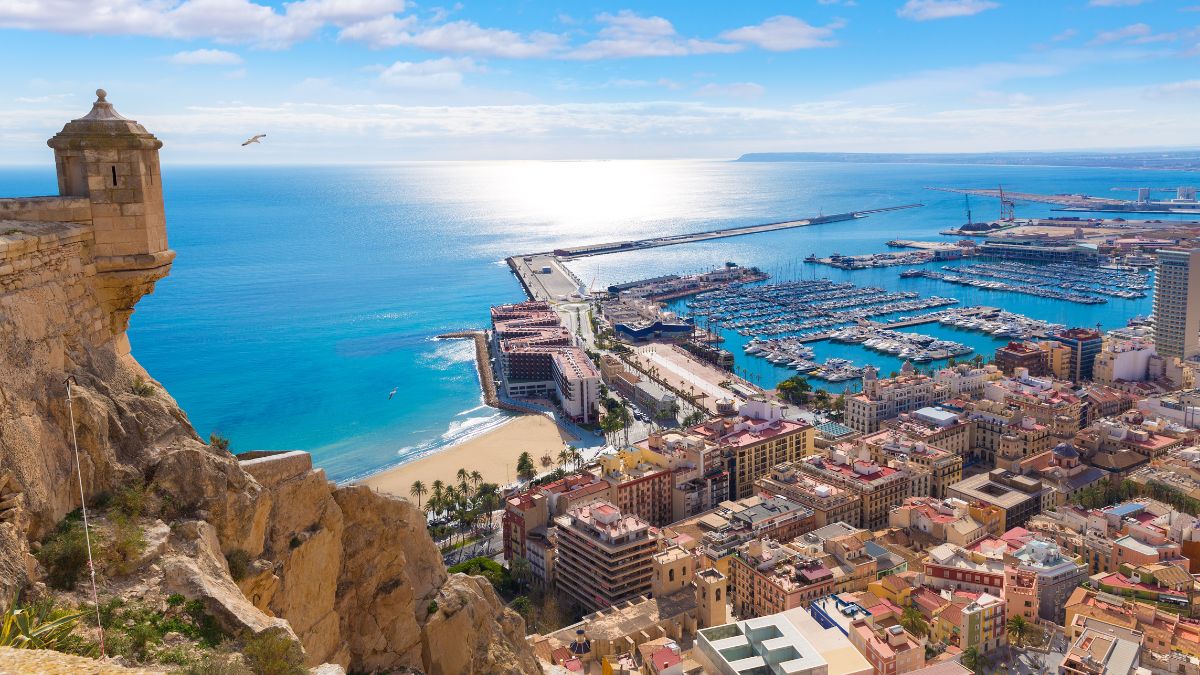 Alicante – tengerpart, óváros és a Santa Bárbara vára
